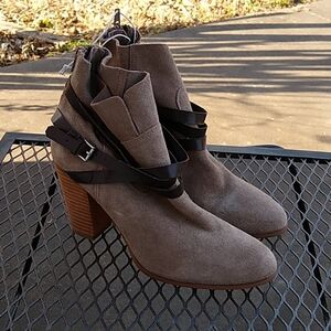 Carlos Santana suede booties size 8 new